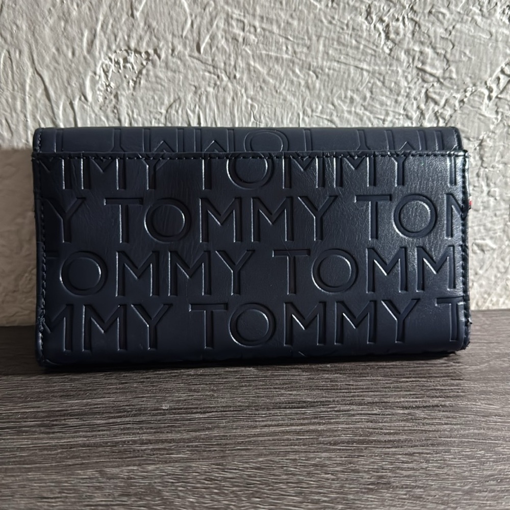 Tommy Hilfiger Monogram Wallet Women’s - Picture 3 of 5
